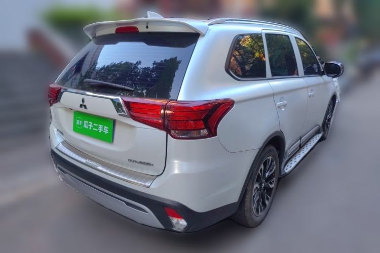 Used Mitsubishi Outlander 2020 2.0L Two-Wheel Drive Enjoyment Version 5 Seats Rear Right 45 Deg