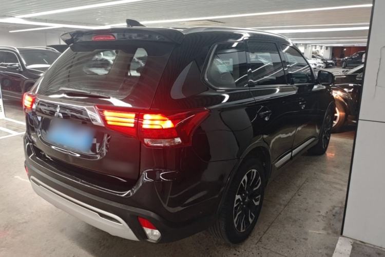 Used Mitsubishi Outlander 2020 2.0L Two-Wheel Drive Enjoyment Version 5 Seats Rear Right 45 Deg
