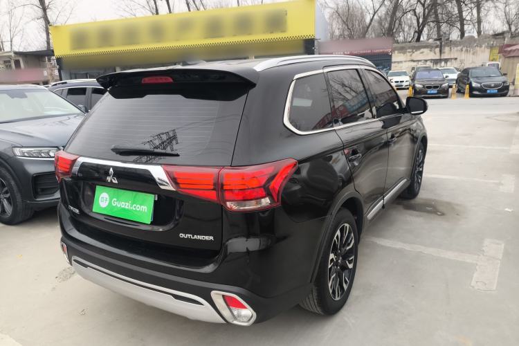 Used Mitsubishi Outlander 2020 2.0L Two-Wheel Drive Comfort Edition 7-Seater Rear Right 45 Deg