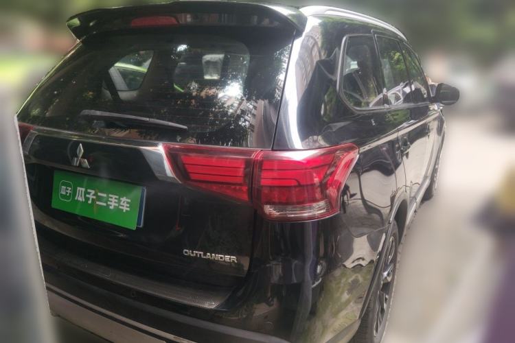 Used Mitsubishi Outlander 2020 2.0L Two-Wheel Drive Comfort Edition 7-Seater Rear Right 45 Deg
