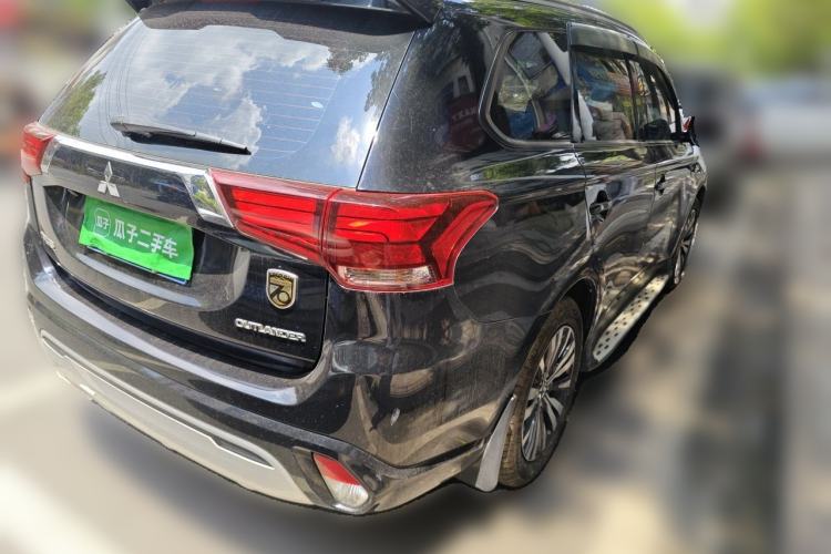 Used Mitsubishi Outlander 2020 2.0L Two-Wheel Drive Comfort Edition 7-Seater Rear Right 45 Deg