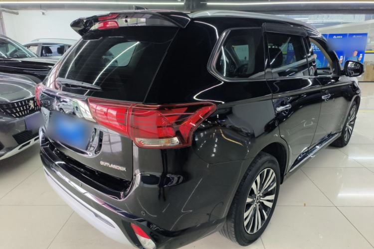 Used Mitsubishi Outlander 2020 2.4L 4x4 Zhi Xiang Edition 5 Seats Rear Right 45 Deg