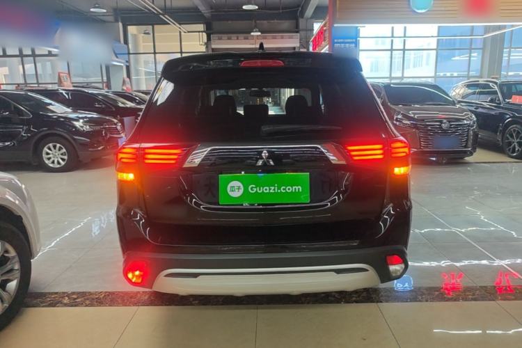 Used Mitsubishi Outlander 2020 2.0L Two-Wheel Drive Enjoyment Version 5 Seats Rear
