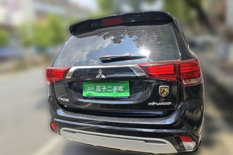 Used Mitsubishi Outlander 2020 2.0L Two-Wheel Drive Comfort Edition 7-Seater Rear