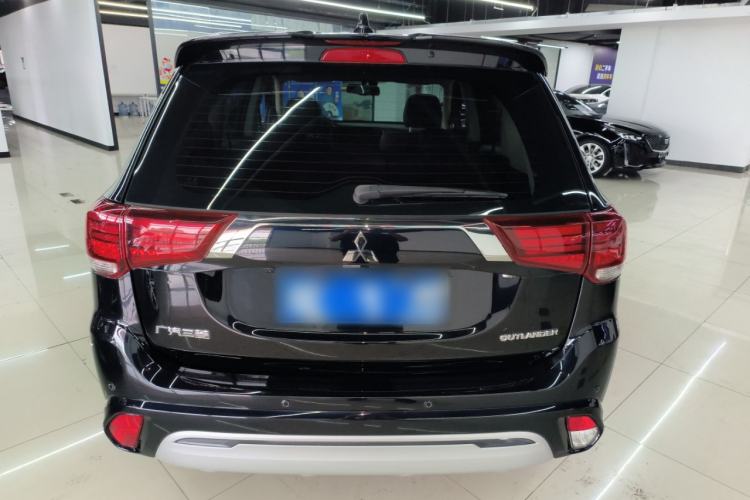Used Mitsubishi Outlander 2020 2.4L 4x4 Zhi Xiang Edition 5 Seats Rear