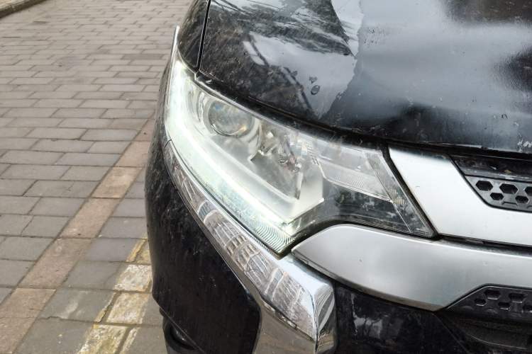 Used Mitsubishi Outlander 2020 2.0L Two-Wheel Drive Enjoyment Version 5 Seats Right Front Headlight