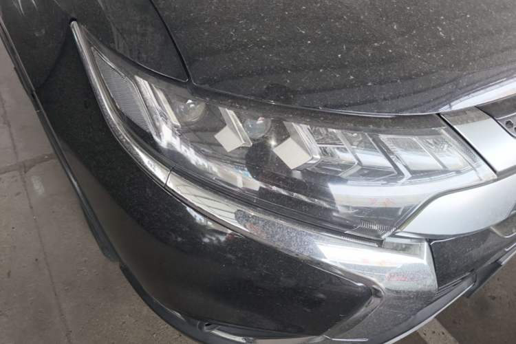Used Mitsubishi Outlander 2020 2.4L 4x4 Zhi Xiang Edition 5 Seats Right Front Headlight