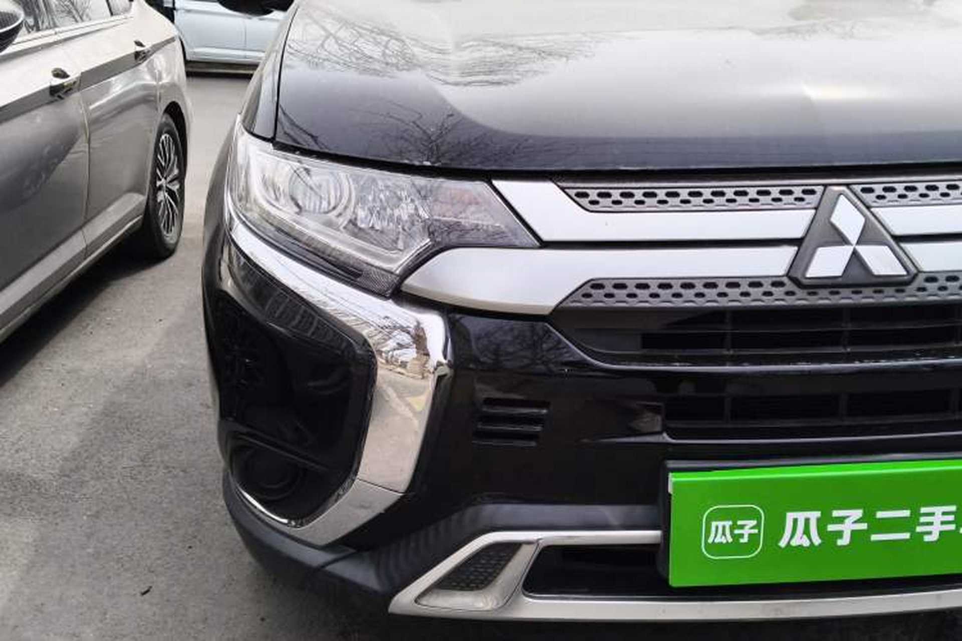 Used Mitsubishi Outlander 2020 2.0L Two-Wheel Drive Comfort Edition 5 Seats Right Front Headlight