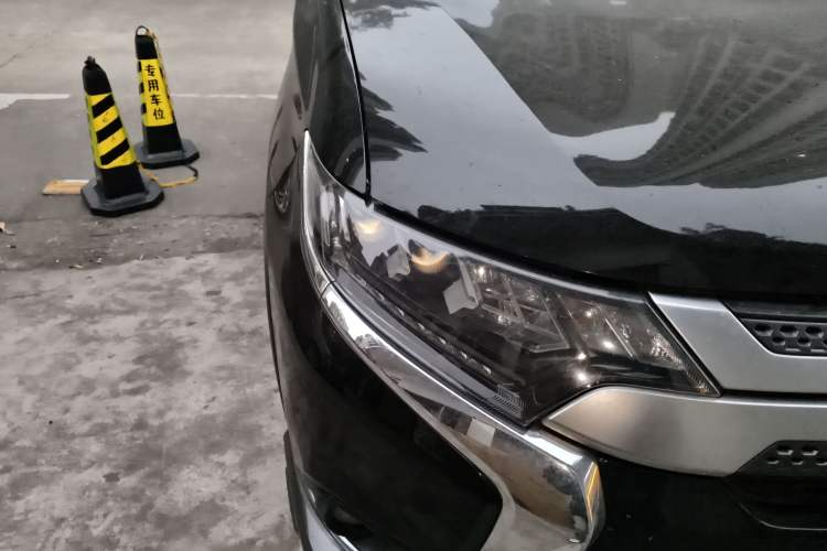 Used Mitsubishi Outlander 2020 2.4L 4x4 Zhi Xiang Edition 7-Seater Right Front Headlight