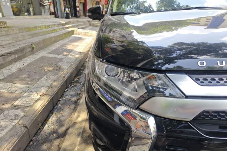 Used Mitsubishi Outlander 2020 2.0L Two-Wheel Drive Comfort Edition 7-Seater Right Front Headlight