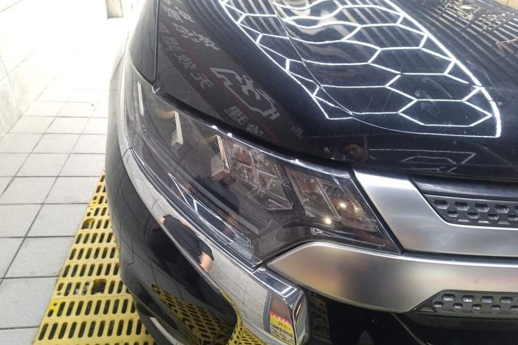 Used Mitsubishi Outlander 2020 2.4L 4x4 Zhi Xiang Edition 7-Seater Right Front Headlight