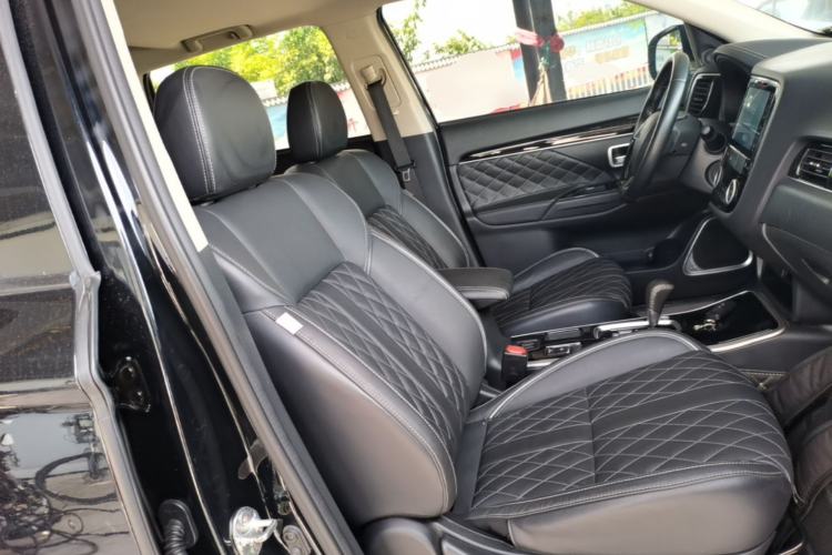 Used Mitsubishi Outlander 2020 2.0L Two-Wheel Drive Enjoyment Version 5 Seats Right Front Seat