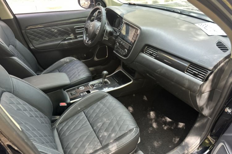 Used Mitsubishi Outlander 2020 2.4L 4x4 Zhi Xiang Edition 5 Seats Right Front Seat