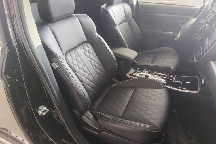 Used Mitsubishi Outlander 2020 2.4L 4x4 Zhi Xiang Edition 5 Seats Right Front Seat