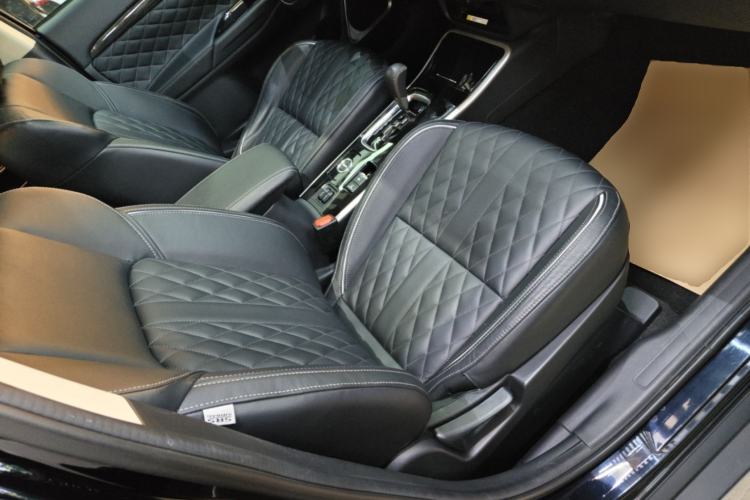 Used Mitsubishi Outlander 2020 2.4L 4x4 Zhi Xiang Edition 5 Seats Right Front Seat