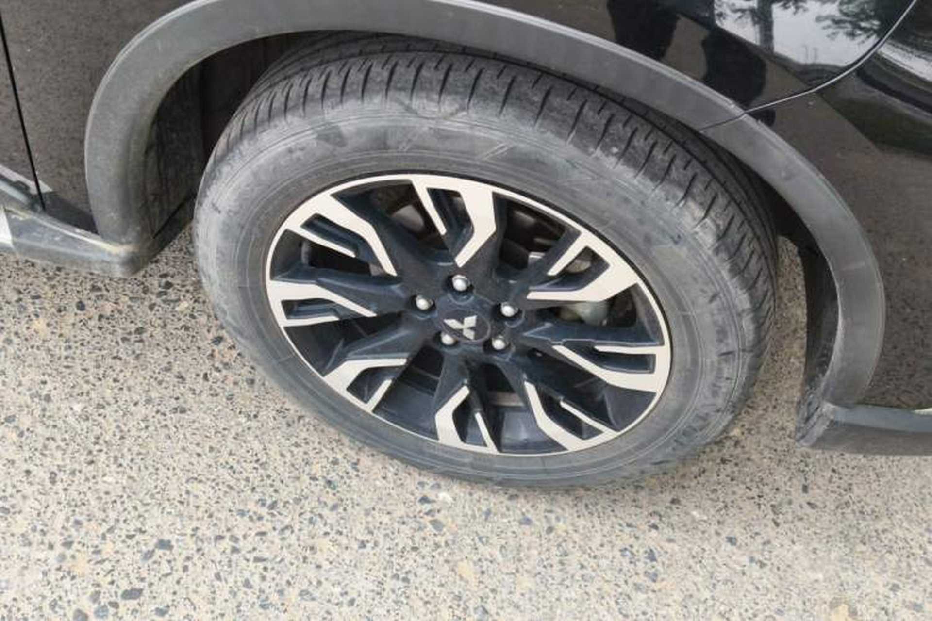 Used Mitsubishi Outlander 2020 2.4L 4x4 Zhi Xiang Edition 7-Seater Right Front Wheel Hub