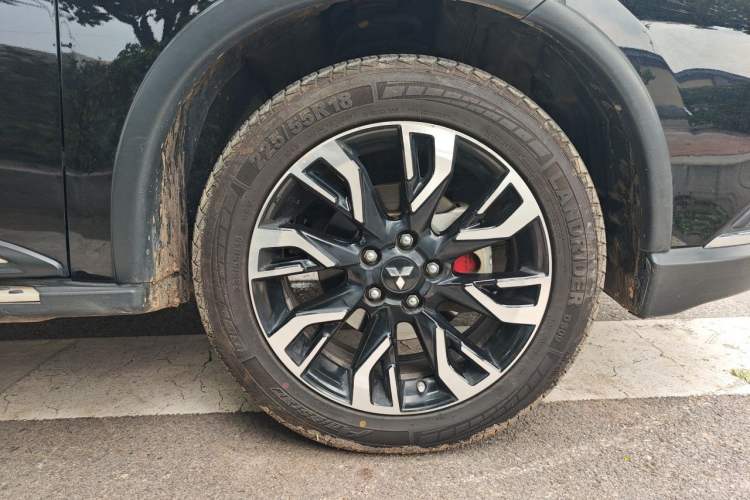 Used Mitsubishi Outlander 2020 2.4L 4x4 Zhi Xiang Edition 7-Seater Right Front Wheel Hub