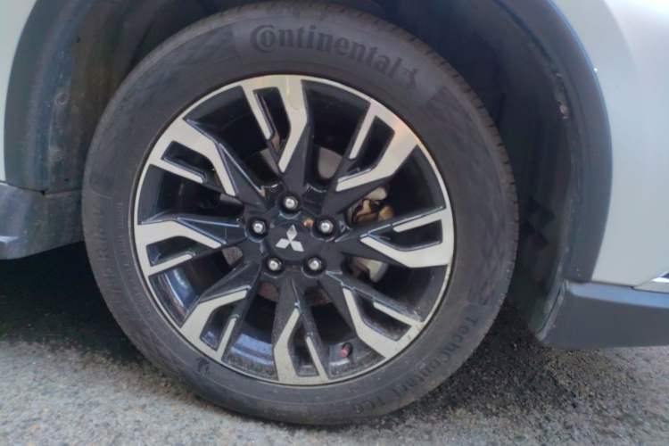 Used Mitsubishi Outlander 2020 2.0L Two-Wheel Drive Enjoyment Version 5 Seats Right Front Wheel Hub