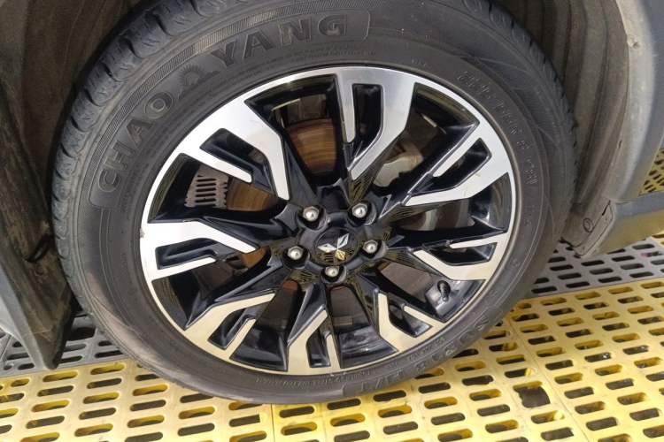 Used Mitsubishi Outlander 2020 2.4L 4x4 Zhi Xiang Edition 7-Seater Right Front Wheel Hub