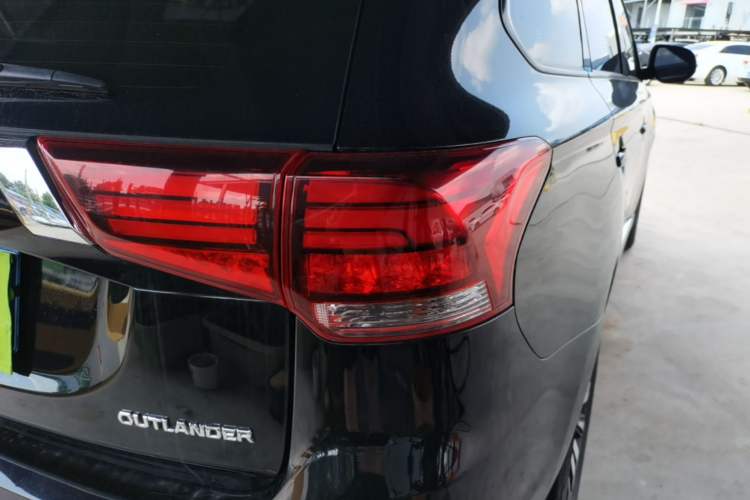 Used Mitsubishi Outlander 2020 2.0L Two-Wheel Drive Enjoyment Version 5 Seats Right Rear Taillight