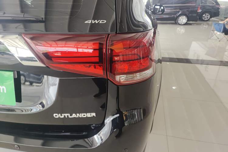 Used Mitsubishi Outlander 2020 2.4L 4x4 Zhi Xiang Edition 5 Seats Right Rear Taillight