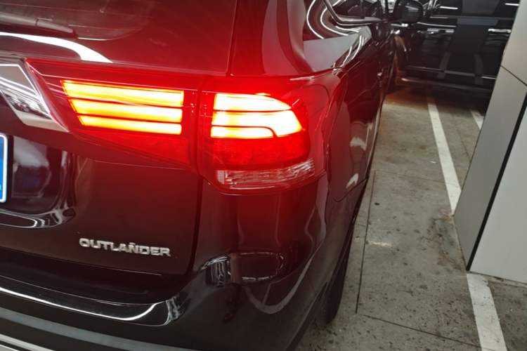 Used Mitsubishi Outlander 2020 2.0L Two-Wheel Drive Enjoyment Version 5 Seats Right Rear Taillight