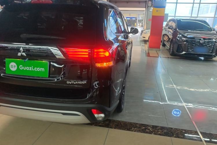 Used Mitsubishi Outlander 2020 2.0L Two-Wheel Drive Enjoyment Version 5 Seats Right Rear Taillight