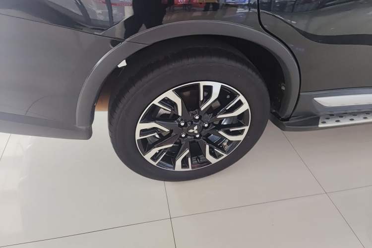 Used Mitsubishi Outlander 2020 2.4L 4x4 Zhi Xiang Edition 5 Seats Right Rear Wheel Hub
