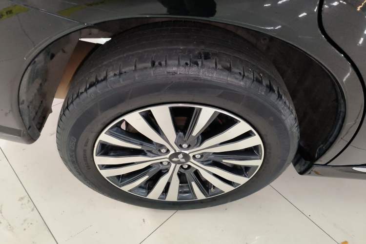 Used Mitsubishi Outlander 2020 2.4L 4x4 Zhi Xiang Edition 5 Seats Right Rear Wheel Hub