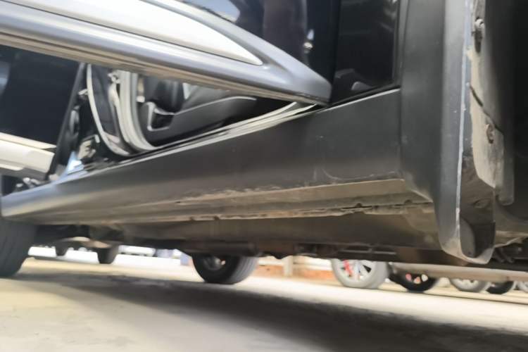Used Mitsubishi Outlander 2020 2.4L 4x4 Zhi Xiang Edition 5 Seats Right Side Sill