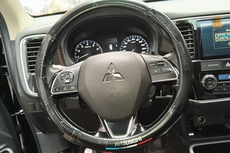 Used Mitsubishi Outlander 2020 2.0L Two-Wheel Drive Enjoyment Version 5 Seats Steering Wheel