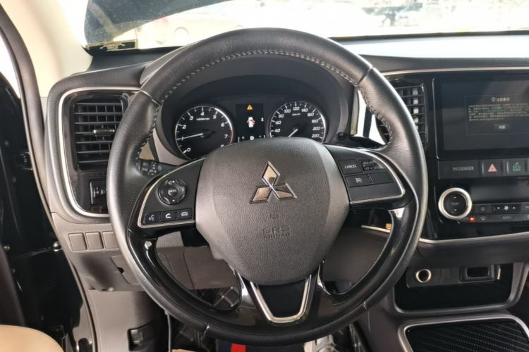 Used Mitsubishi Outlander 2020 2.0L Two-Wheel Drive Enjoyment Version 5 Seats Steering Wheel