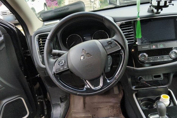 Used Mitsubishi Outlander 2020 2.0L Two-Wheel Drive Enjoyment Version 5 Seats Steering Wheel