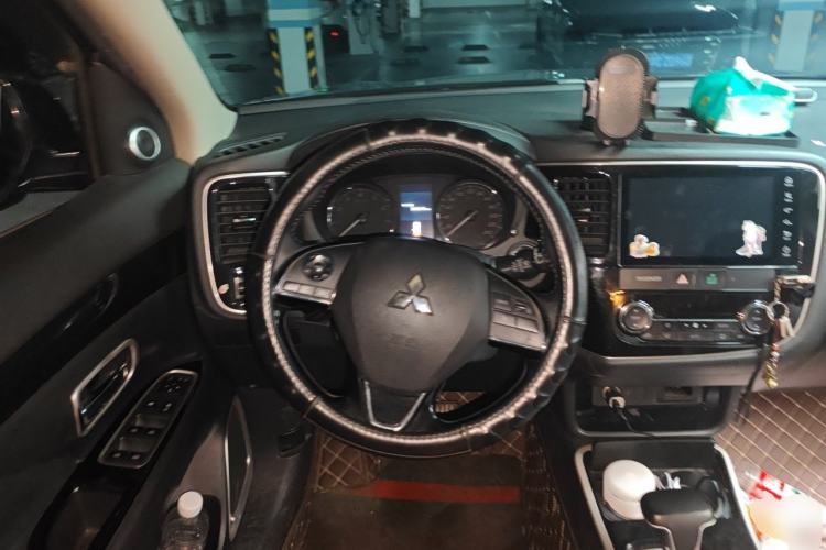 Used Mitsubishi Outlander 2020 2.0L Two-Wheel Drive Enjoyment Version 5 Seats Steering Wheel