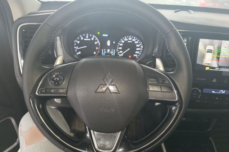 Used Mitsubishi Outlander 2020 2.4L 4x4 Zhi Xiang Edition 5 Seats Steering Wheel