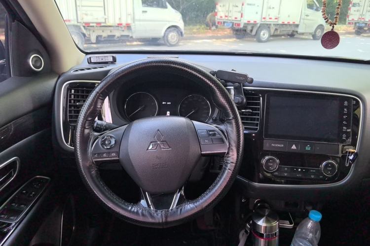Used Mitsubishi Outlander 2020 2.0L Two-Wheel Drive Enjoyment Version 5 Seats Steering Wheel