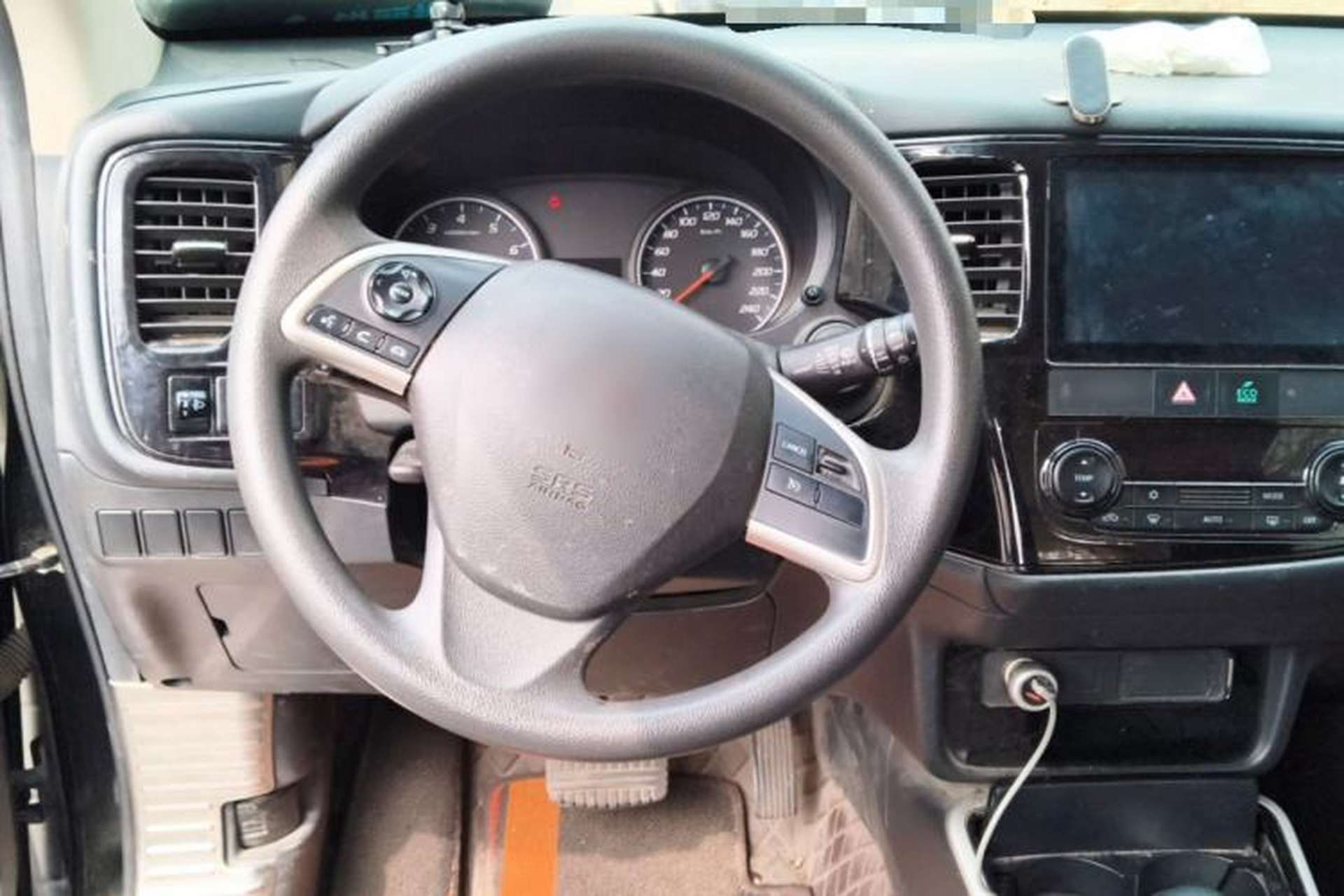 Used Mitsubishi Outlander 2020 2.0L Two-Wheel Drive Comfort Edition 5 Seats Steering Wheel