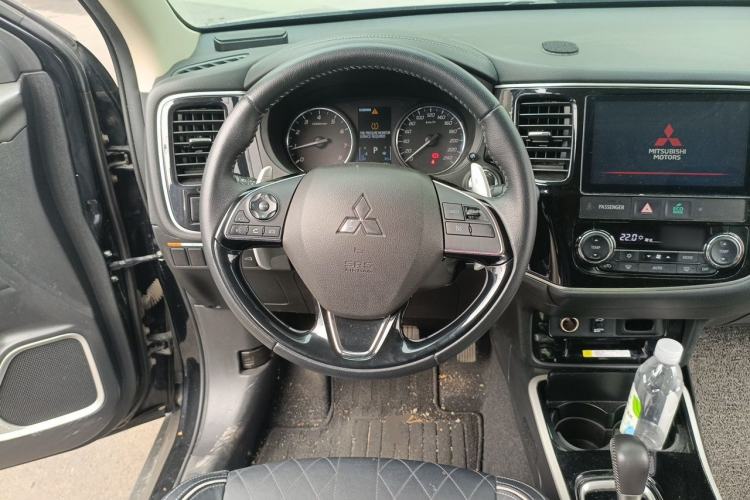 Used Mitsubishi Outlander 2020 2.4L 4x4 Zhi Xiang Edition 7-Seater Steering Wheel