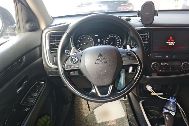 Used Mitsubishi Outlander 2020 2.4L 4x4 Zhi Xiang Edition 5 Seats Steering Wheel