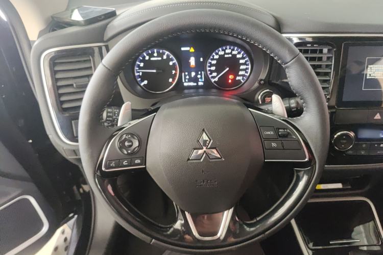Used Mitsubishi Outlander 2020 2.4L 4x4 Zhi Xiang Edition 5 Seats Steering Wheel