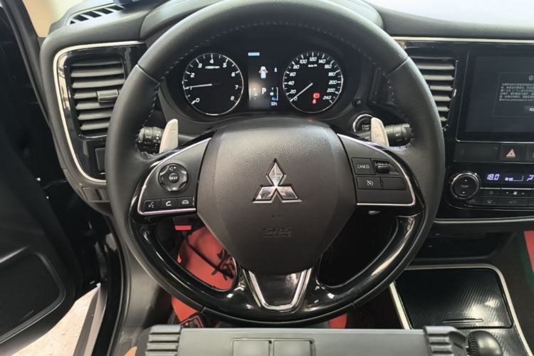 Used Mitsubishi Outlander 2020 2.4L 4x4 Zhi Xiang Edition 5 Seats Steering Wheel