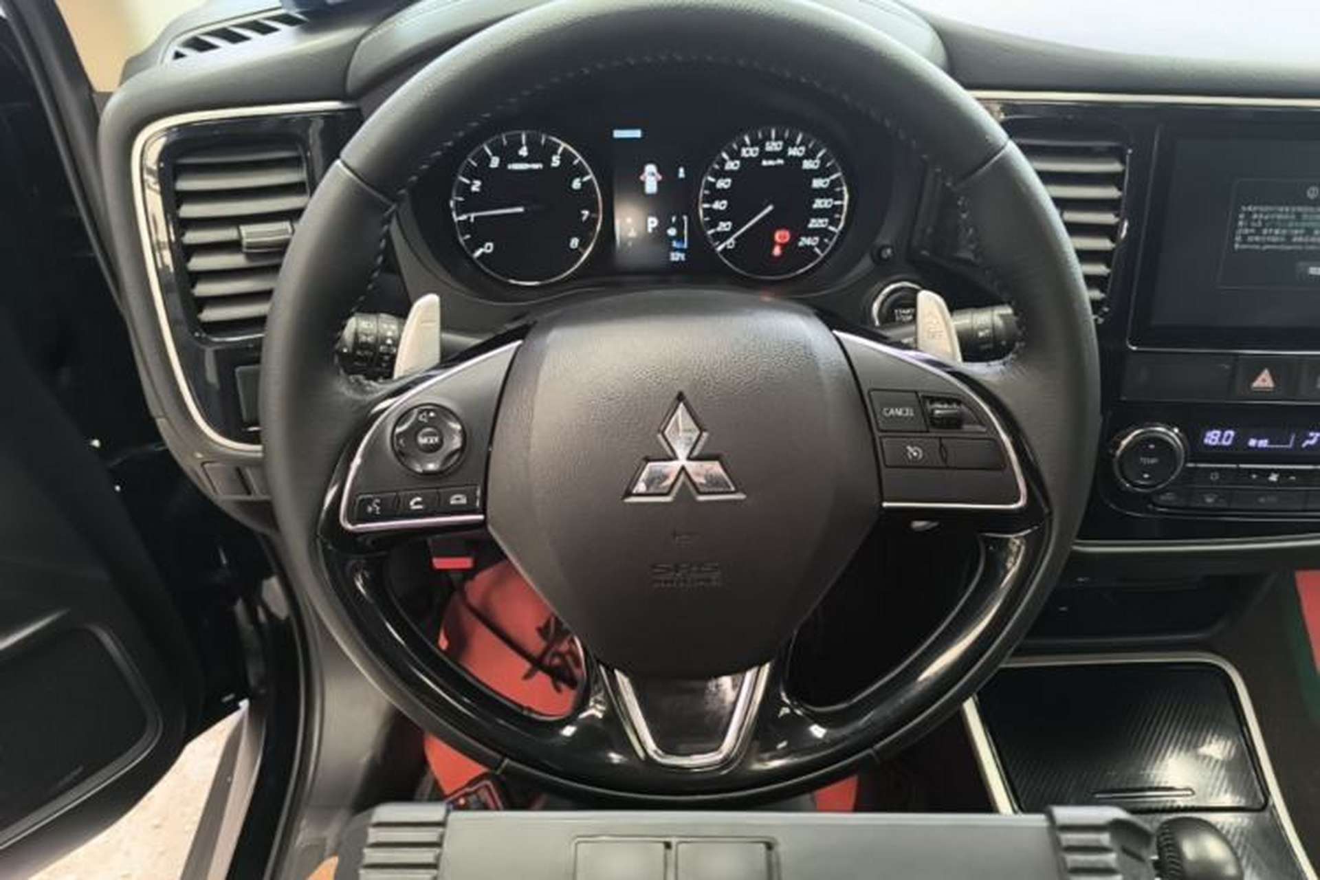 Used Mitsubishi Outlander 2020 2.4L 4x4 Zhi Xiang Edition 5 Seats Steering Wheel