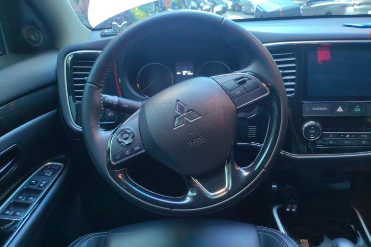 Used Mitsubishi Outlander 2020 2.0L Two-Wheel Drive Enjoyment Version 5 Seats Steering Wheel