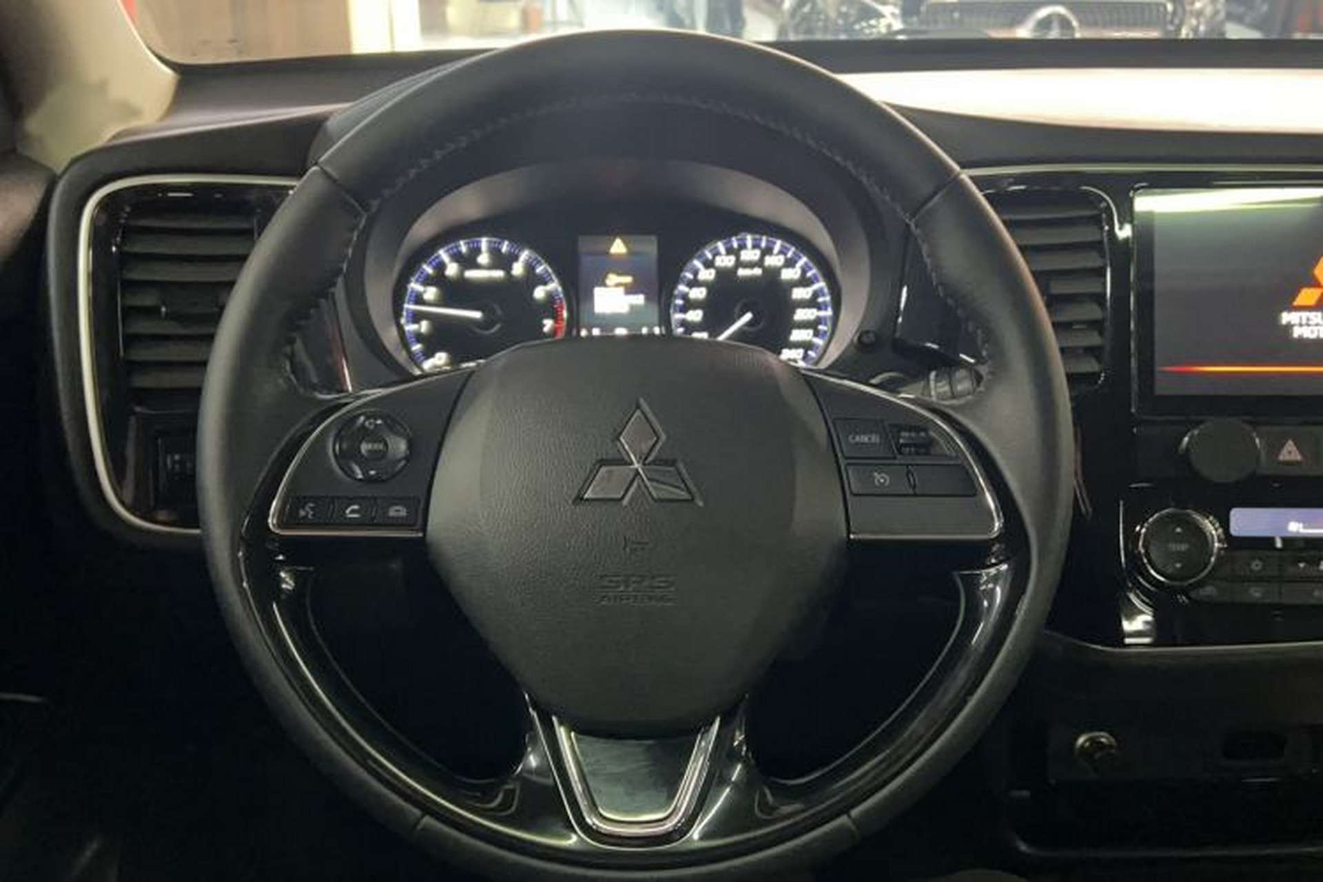 Used Mitsubishi Outlander 2020 2.0L Two-Wheel Drive Comfort Edition 5 Seats Steering Wheel