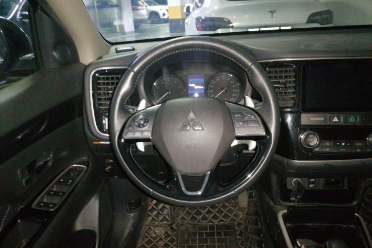 Used Mitsubishi Outlander 2020 2.4L 4x4 Zhi Xiang Edition 7-Seater Steering Wheel