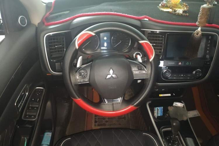 Used Mitsubishi Outlander 2020 2.4L 4x4 Zhi Xiang Edition 7-Seater Steering Wheel