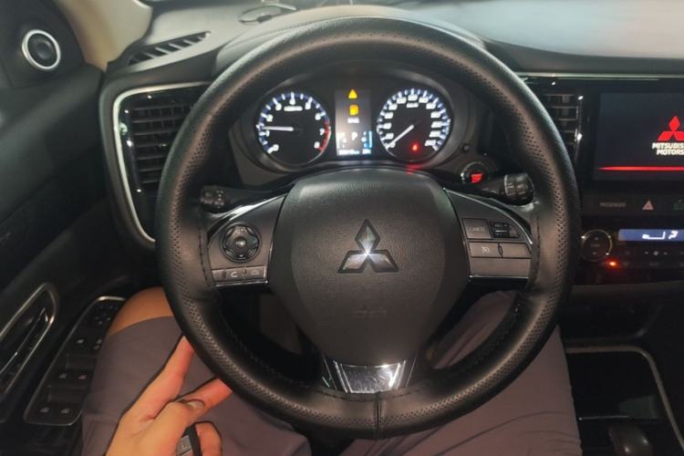 Used Mitsubishi Outlander 2020 2.0L Two-Wheel Drive Enjoyment Version 5 Seats Steering Wheel