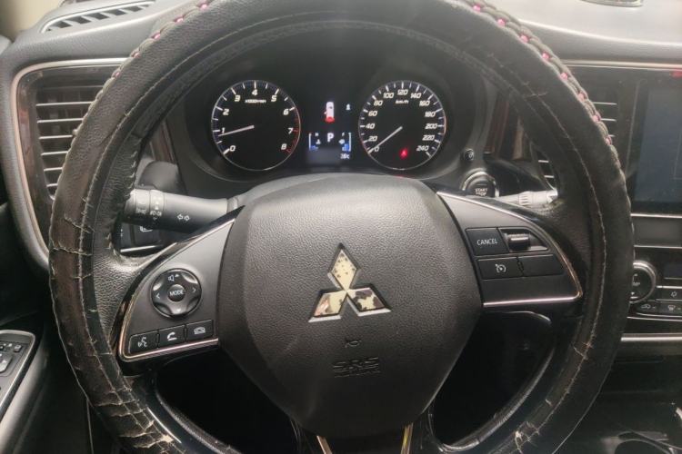 Used Mitsubishi Outlander 2020 2.0L Two-Wheel Drive Comfort Edition 7-Seater Steering Wheel