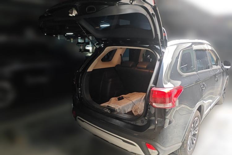 Used Mitsubishi Outlander 2020 2.0L Two-Wheel Drive Enjoyment Version 5 Seats Trunk