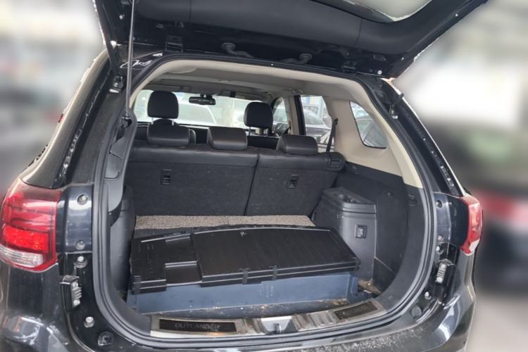 Used Mitsubishi Outlander 2020 2.4L 4x4 Zhi Xiang Edition 5 Seats Trunk